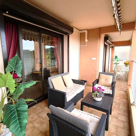 Large Bright With Balcony And Sea View Lejlighed *