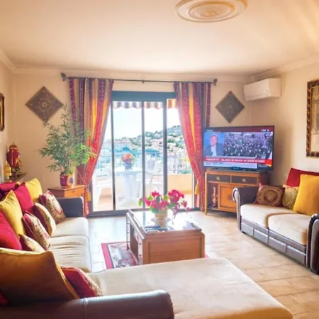 Apartmán Large Bright With Balcony And Sea View